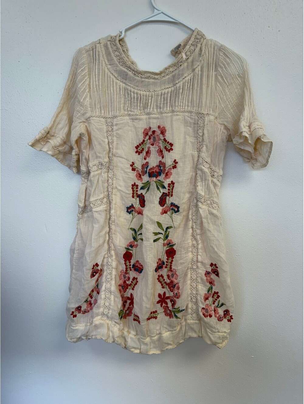Vintage Cream Embroidered Floral Blouse with Lace Details